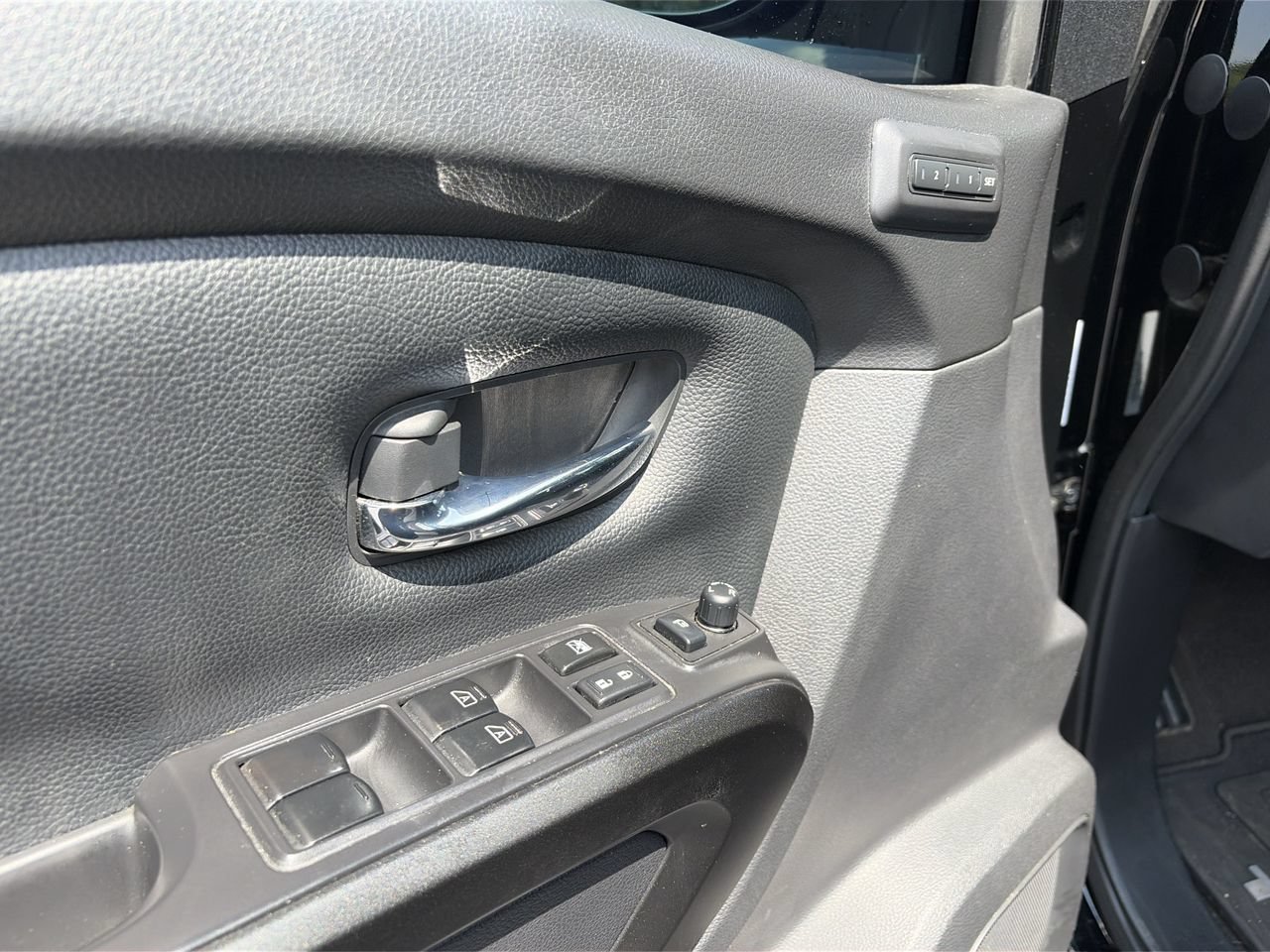 Used 2021 Nissan Titan PRO-4X w/ Pro-4x Convenience Package AWD/4WD image 28