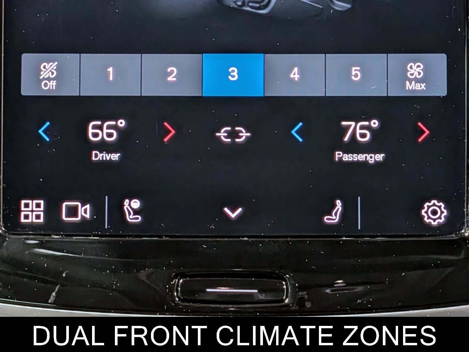 Used 2024 Volvo XC90 T8 Plus w/ Protection Package Premier image 33