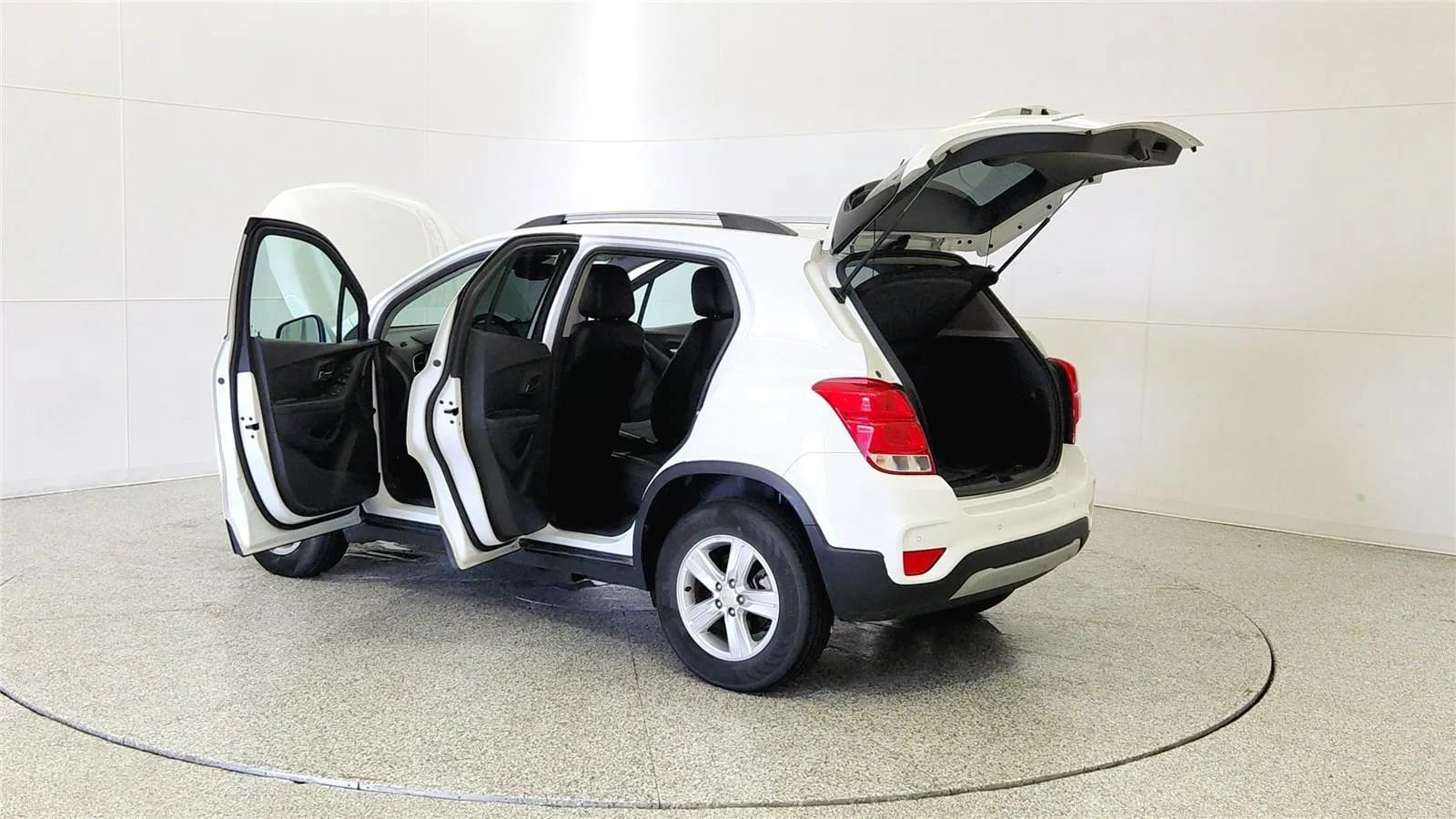 Used 2022 Chevrolet Trax LT w/ Driver Confidence Package AWD/4WD image 11