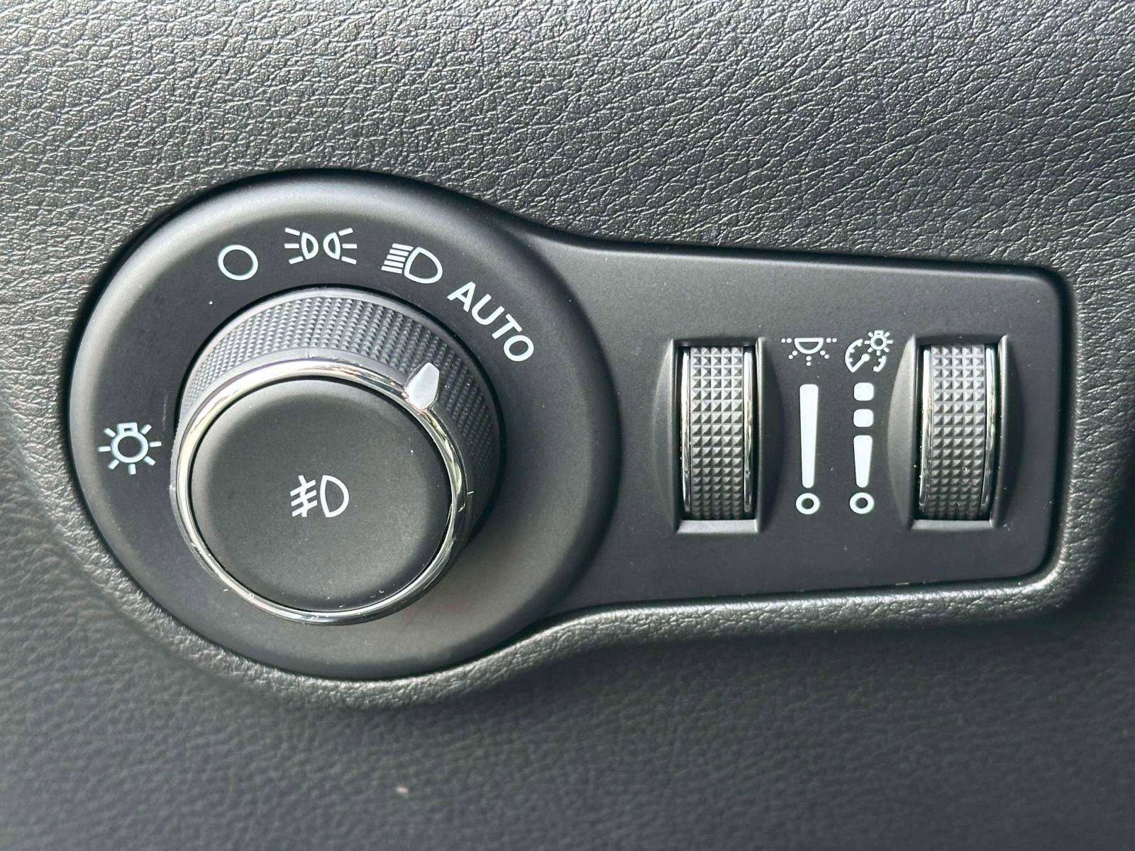 Used 2023 Jeep Compass High Altitude w/ Driver Assist Group I image 19