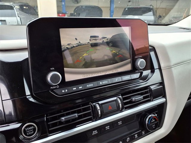 Used 2024 Nissan Pathfinder SV image 19