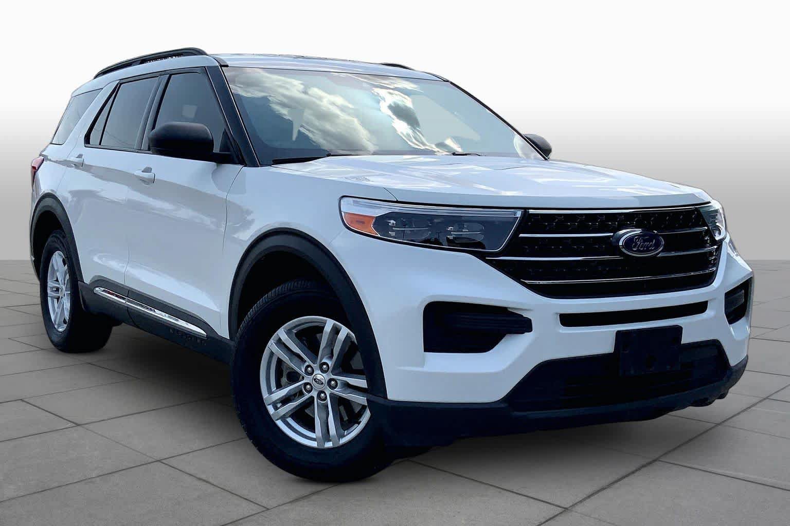 Used 2020 Ford Explorer XLT w/ Comfort Package AWD/4WD image 3