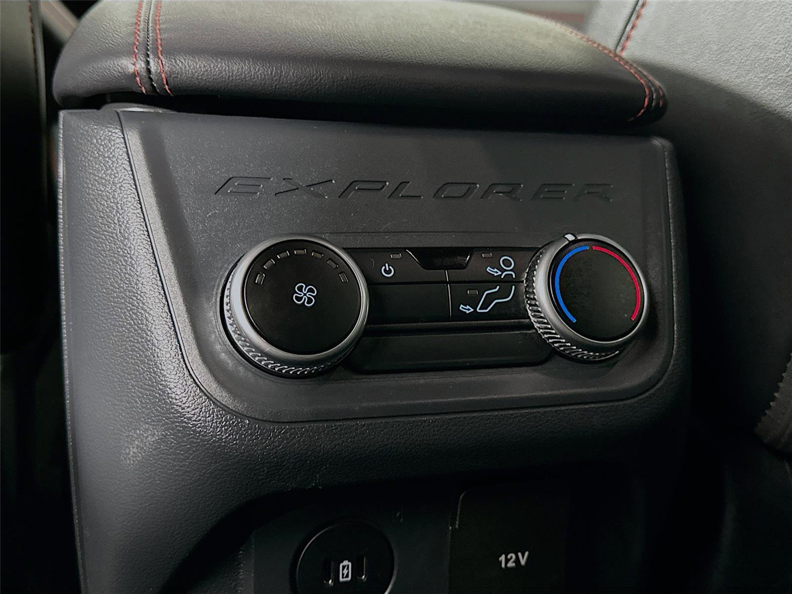 Used 2025 Ford Explorer ST-Line w/ ST-Line Street Pack image 26