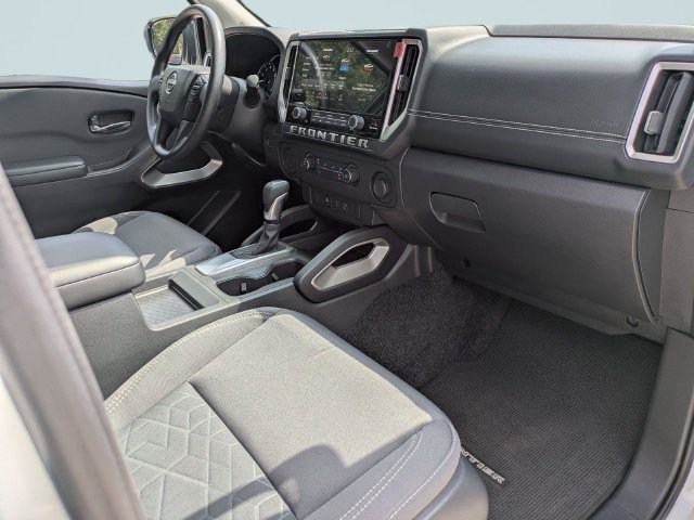 Used 2025 Nissan Frontier SV RWD image 17