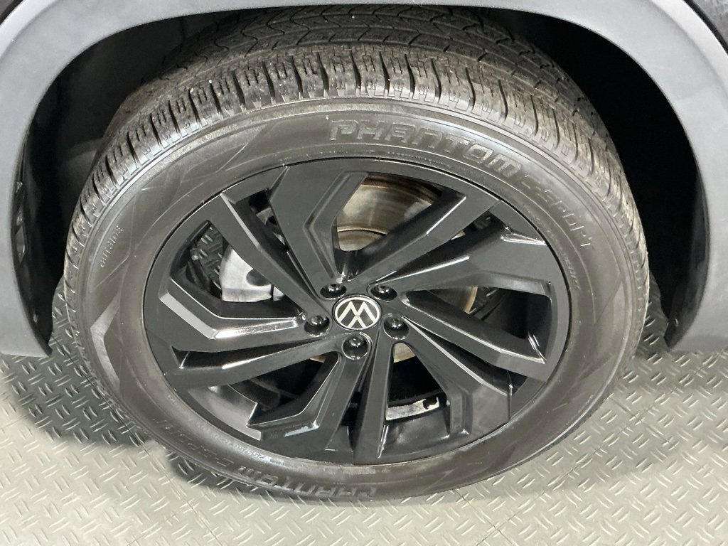 Used 2021 Volkswagen Atlas Cross Sport SEL image 28