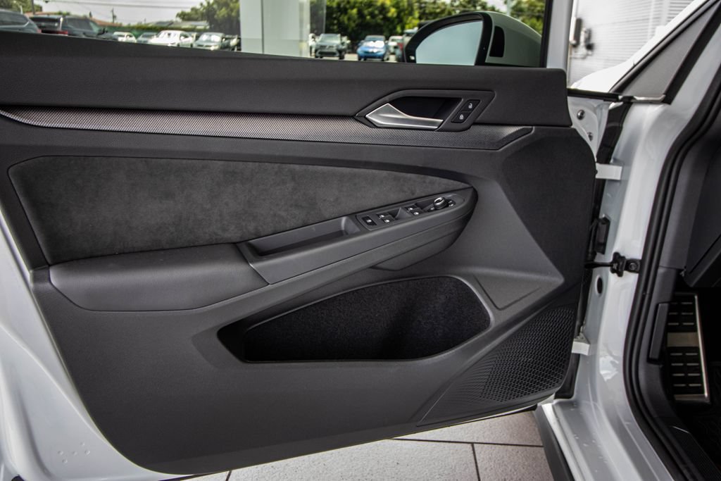 Used 2025 Volkswagen GTI SE FWD image 22