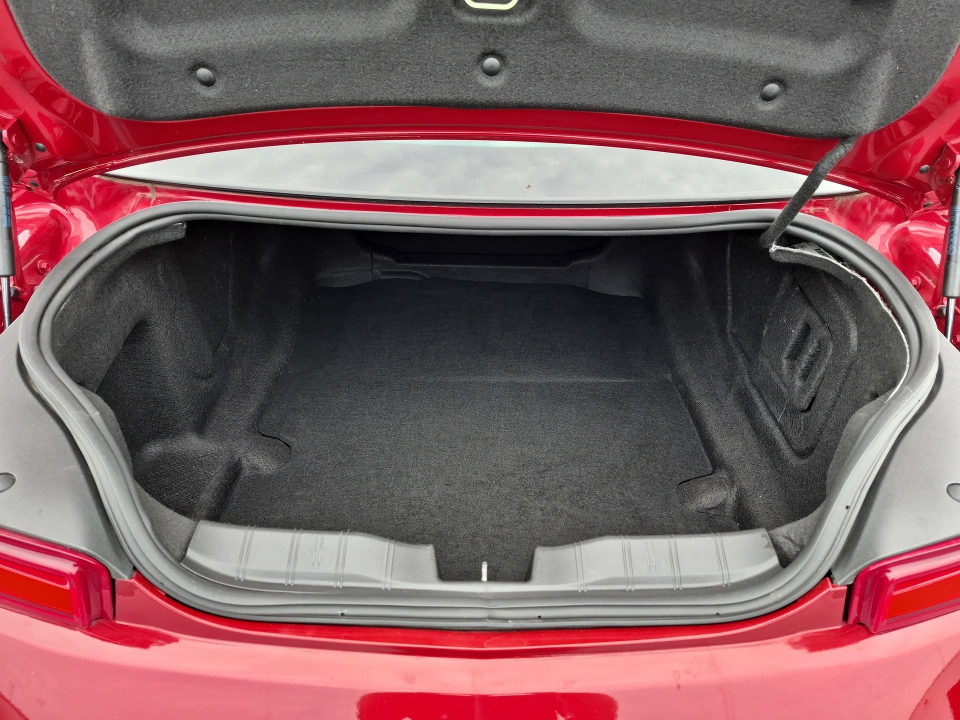 Certified 2018 Chevrolet Camaro LT RWD image 26
