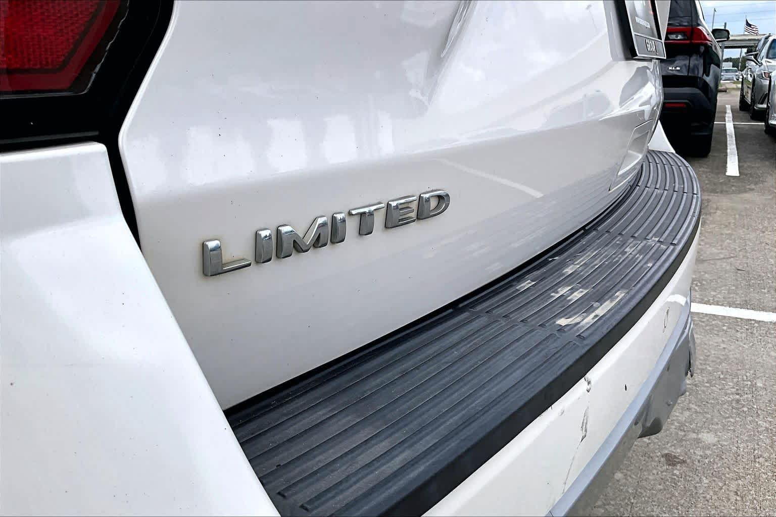 Used 2019 Ford Expedition Limited w/ Special Edition Package RWD image 9