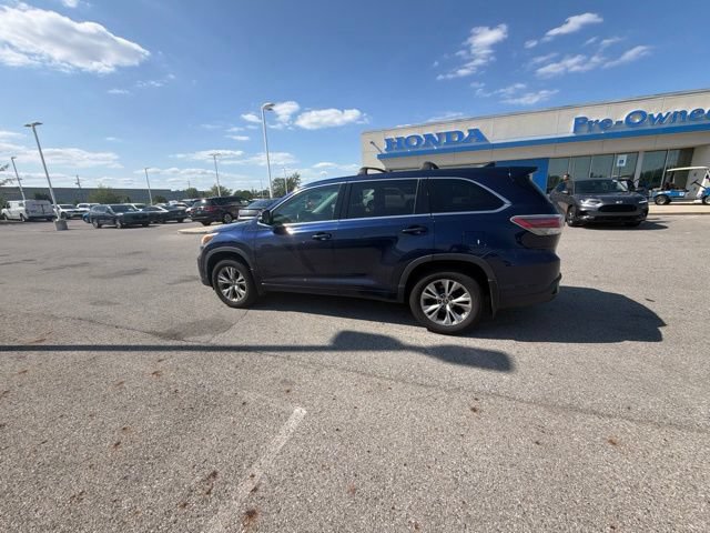 Used 2016 Toyota Highlander LE AWD/4WD image 5