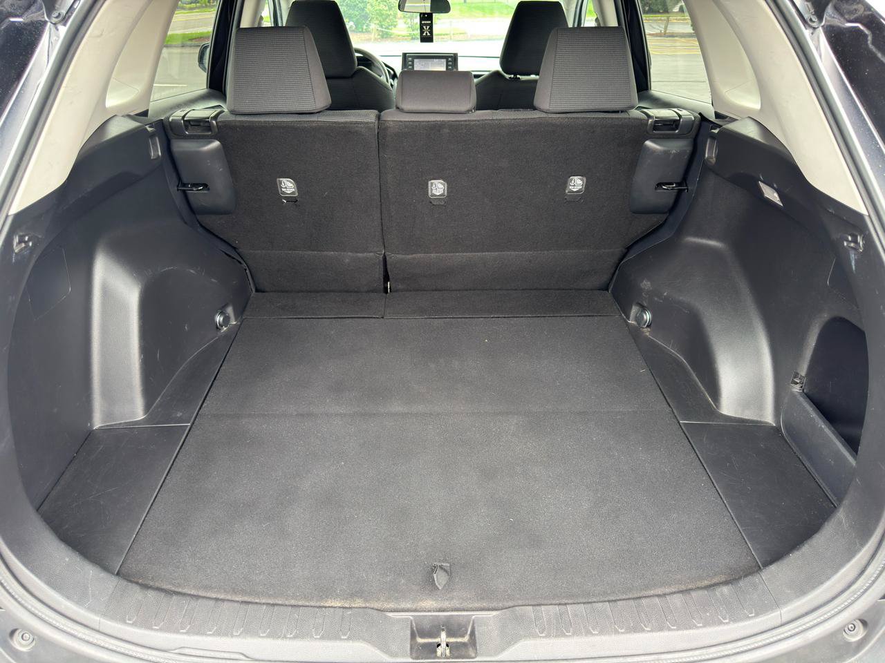 Used 2021 Toyota RAV4 LE AWD/4WD image 15