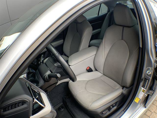 Used 2022 Toyota Camry XLE image 11