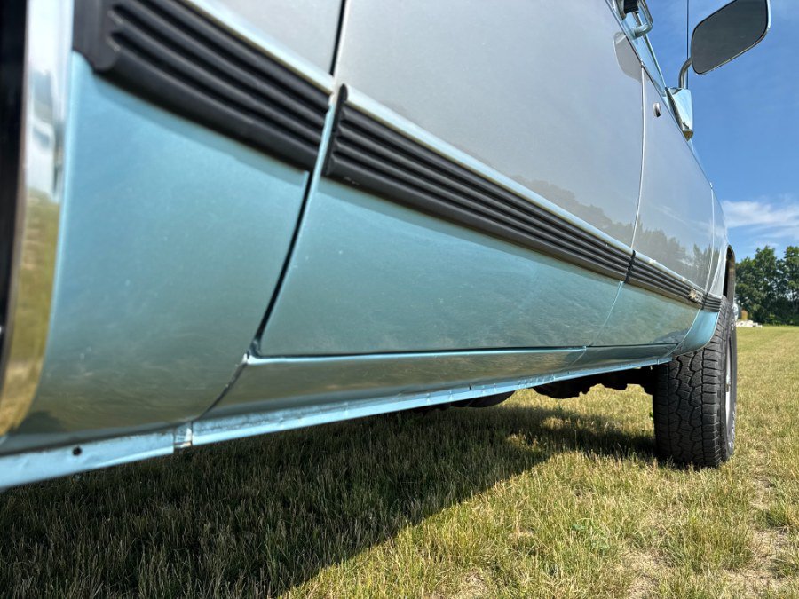 Used 1989 Chevrolet Suburban 4WD image 13
