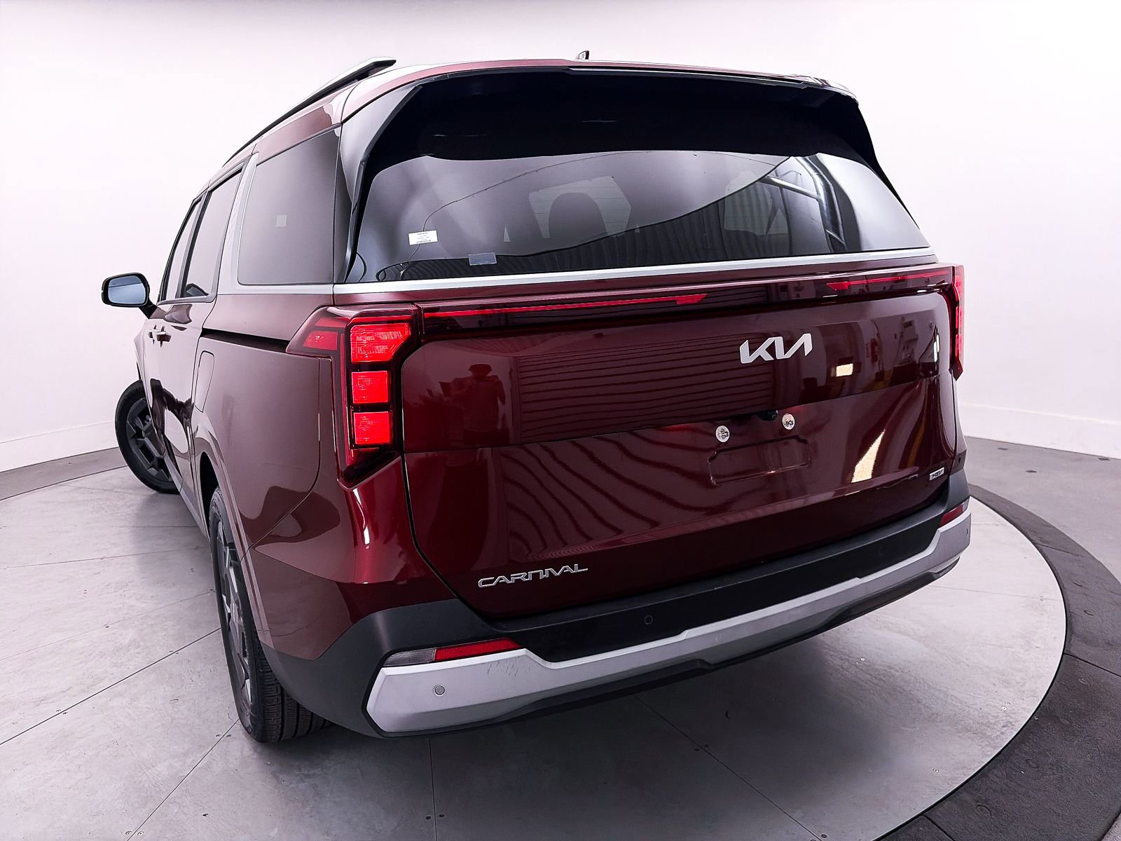 Certified 2025 Kia Carnival EX image 8