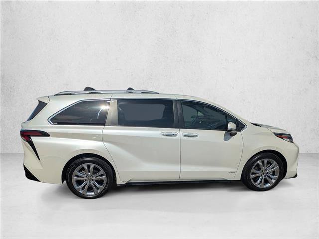 Used 2021 Toyota Sienna Platinum FWD image 4