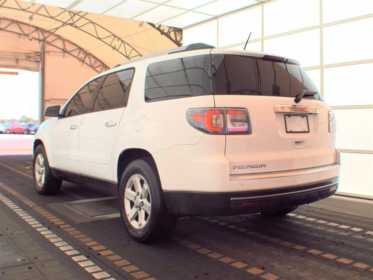 Used 2016 GMC Acadia SLE FWD image 8