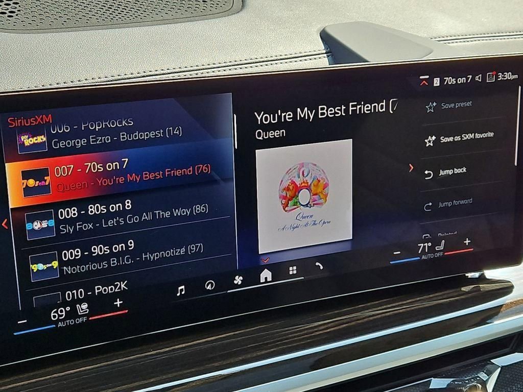 Used 2025 BMW X7 xDrive40i w/ Premium Package image 18