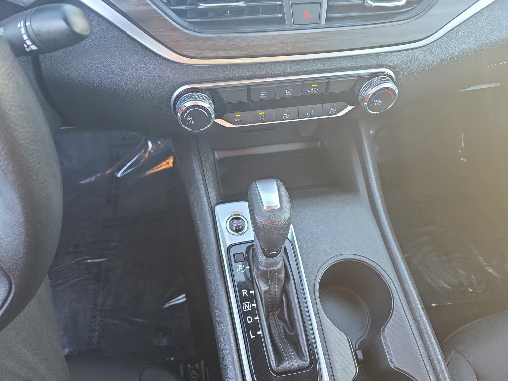 Used 2025 Nissan Altima 2.5 SV FWD image 17