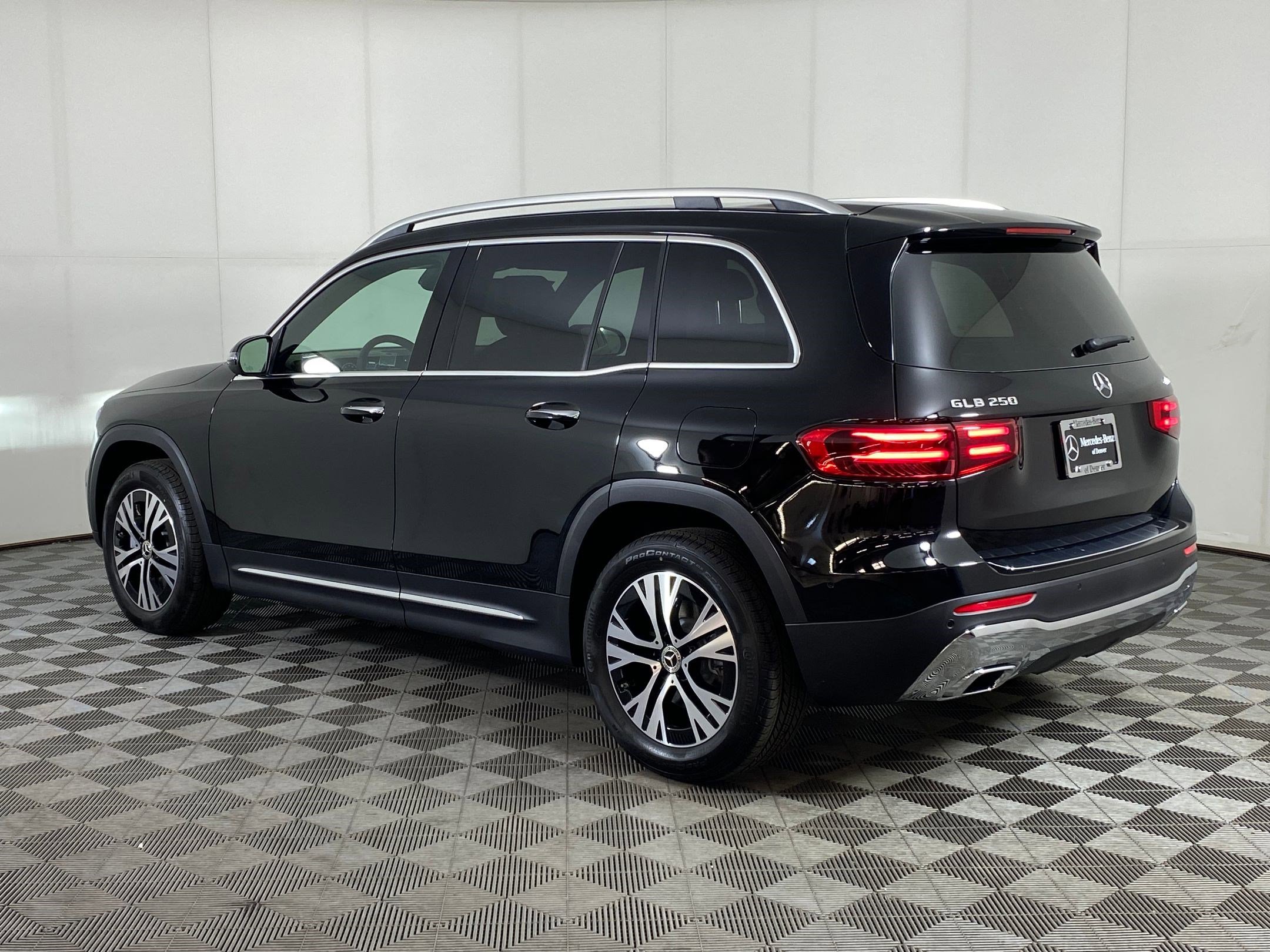 New 2025 Mercedes-Benz GLB 250 4MATIC image 3