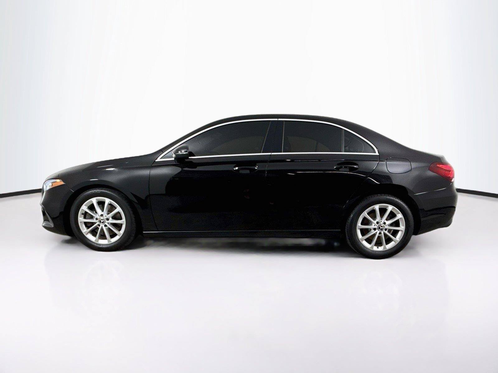 Used 2022 Mercedes-Benz A 220 image 2