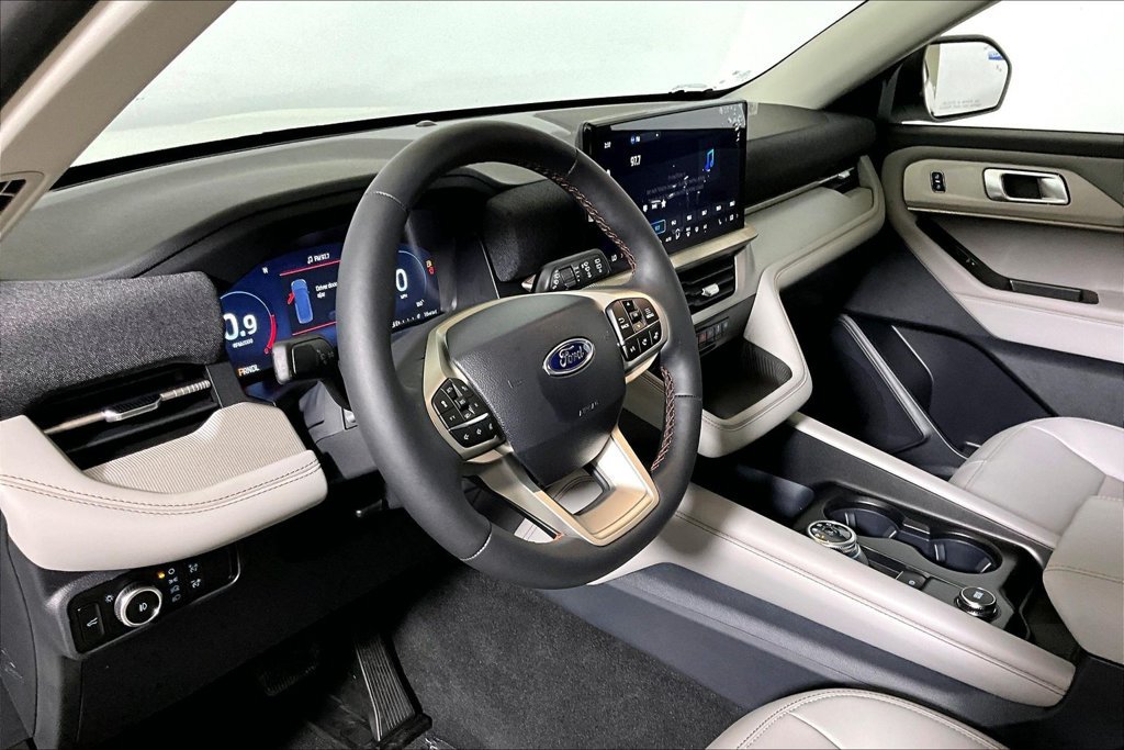 New 2026 Ford Explorer Active w/ Active Comfort Package RWD image 6