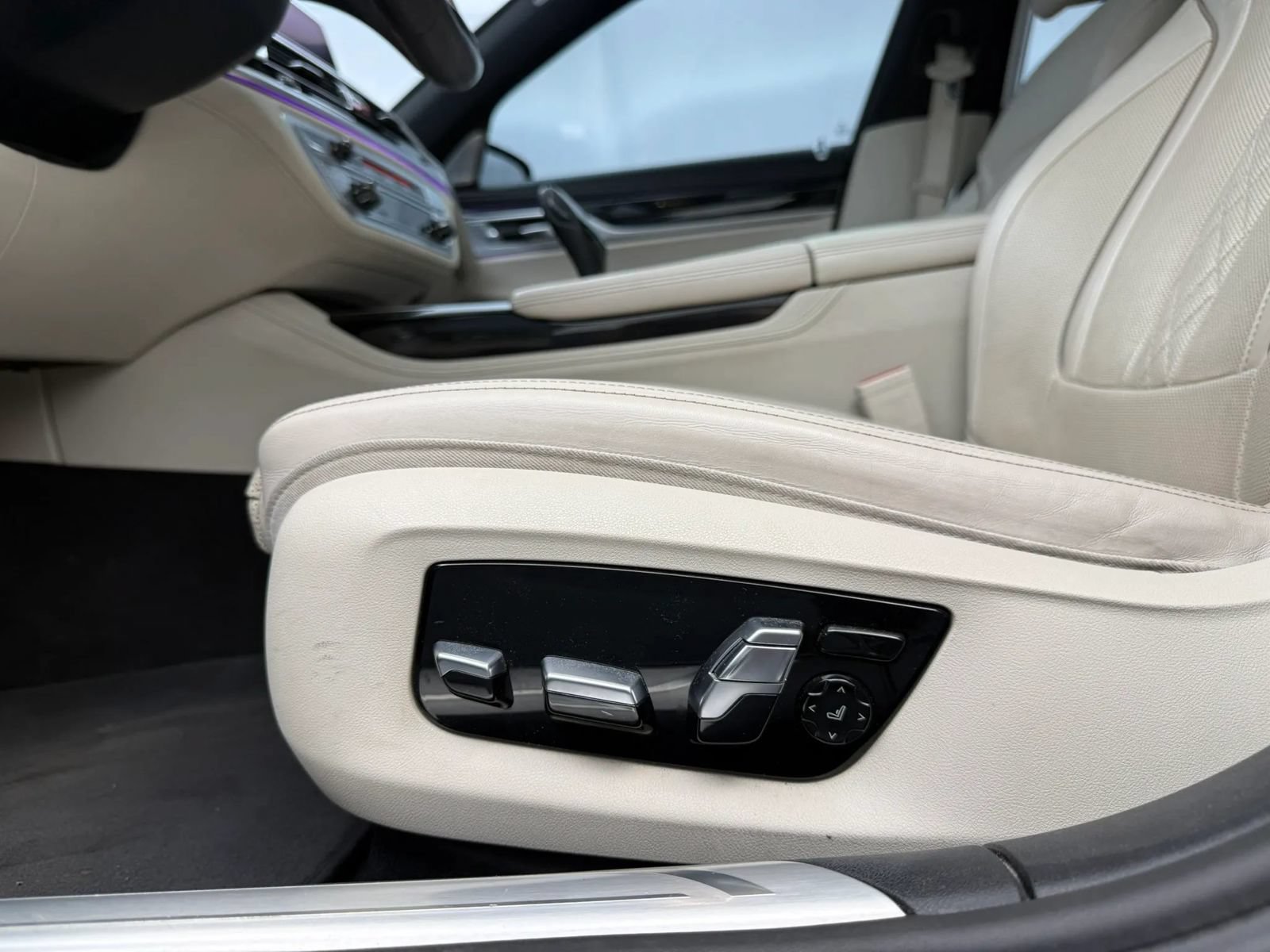 Used 2019 BMW 750i xDrive w/ Executive Package AWD/4WD image 15