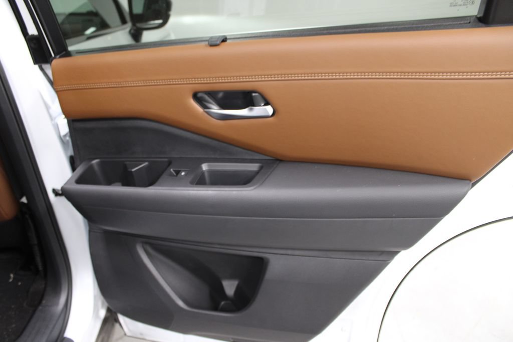 Used 2026 Nissan Pathfinder Platinum AWD/4WD image 27