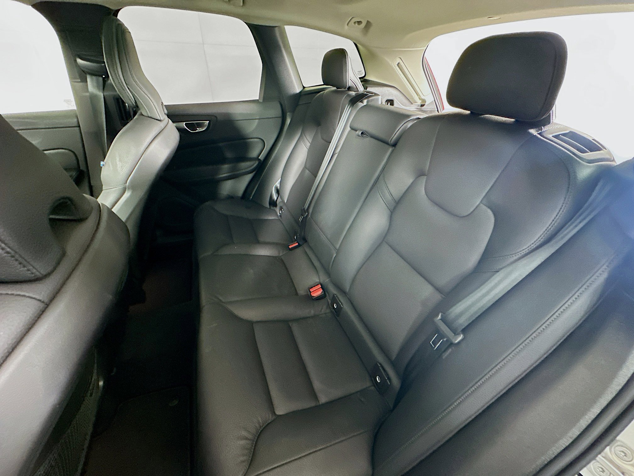 Used 2025 Volvo XC60 B5 Plus image 28