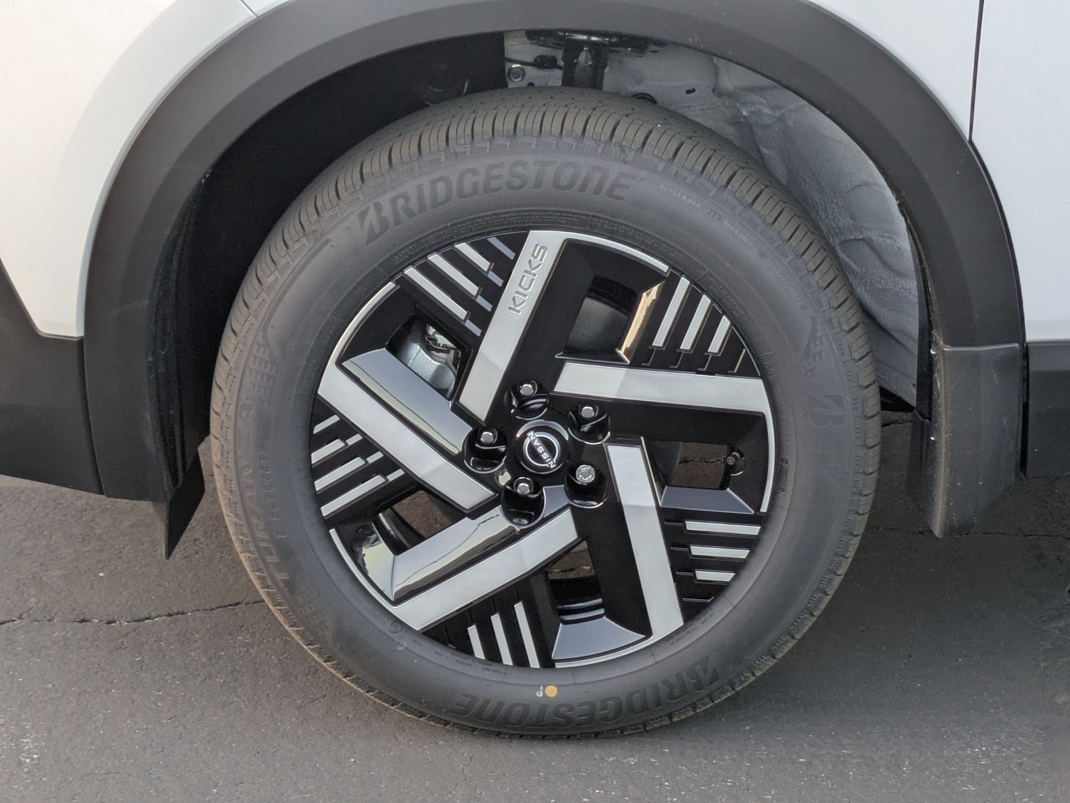 New 2026 Nissan Kicks SV w/ SV Premium Package FWD image 9