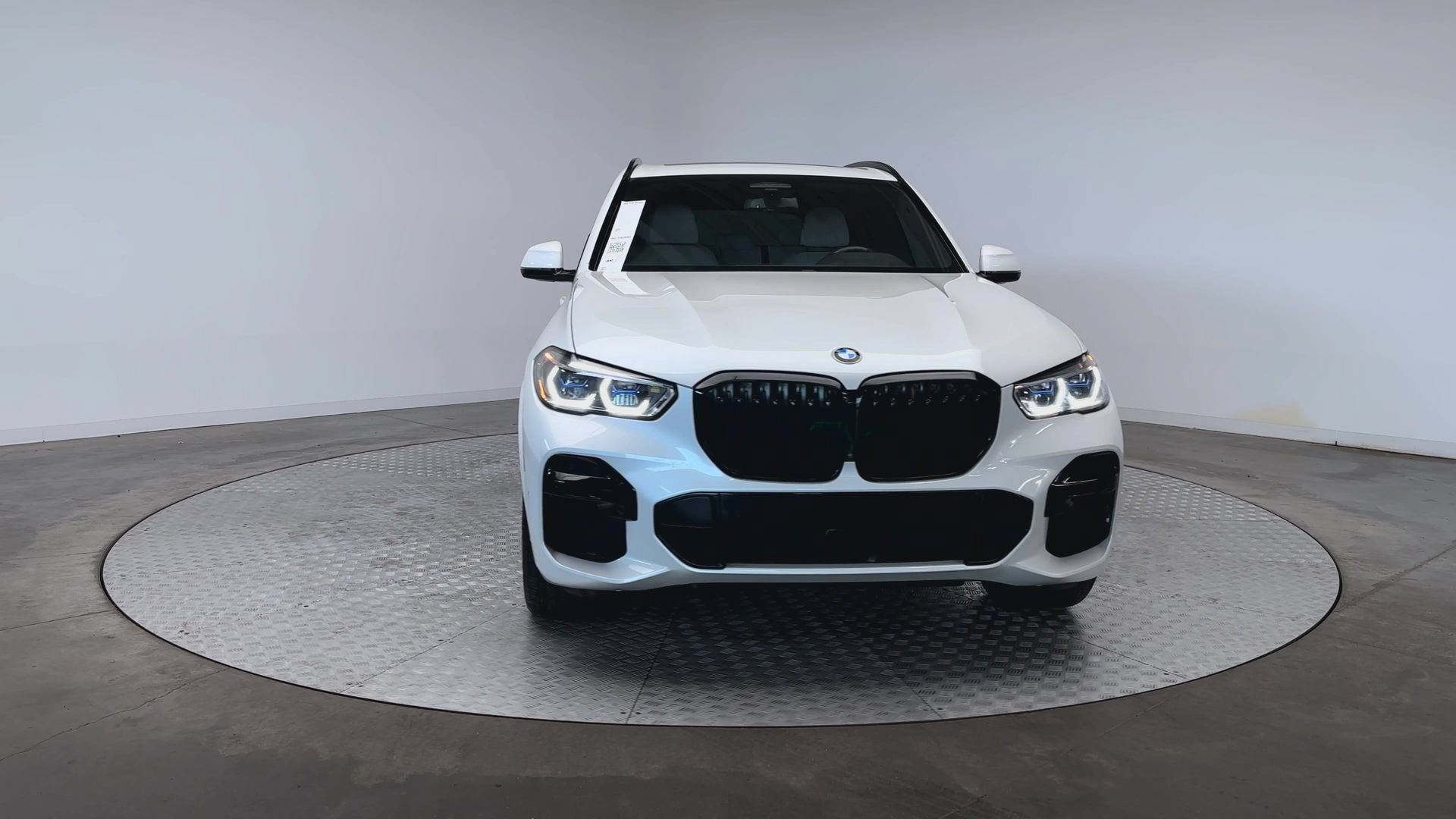 Used 2023 BMW X5 M50i w/ Executive Package AWD/4WD image 3