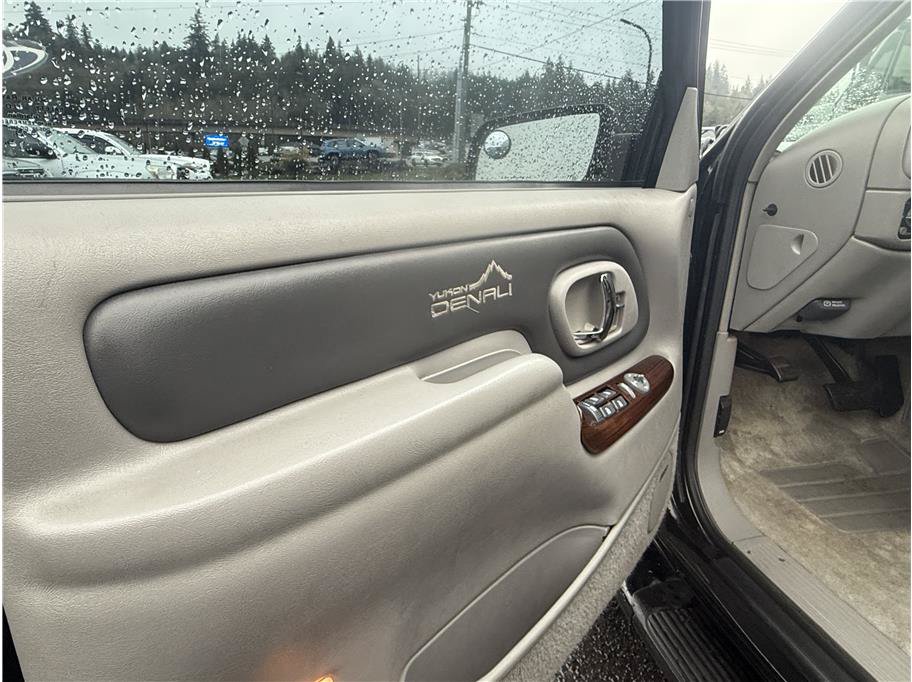 Used 1999 GMC Yukon Denali AWD/4WD image 19