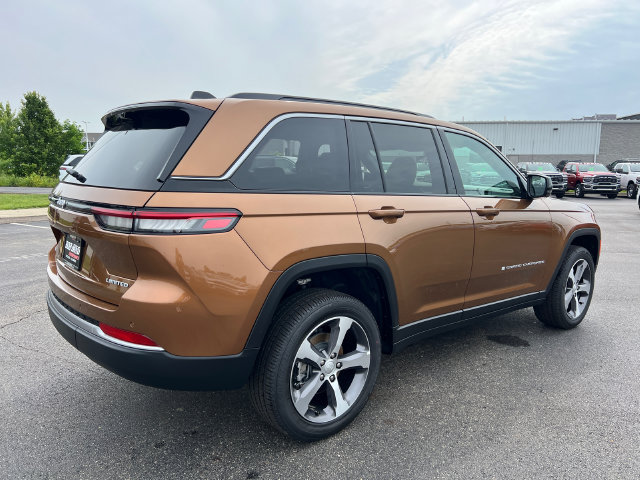 New 2026 Jeep Grand Cherokee Limited w/ Luxury Tech Group II AWD/4WD image 8