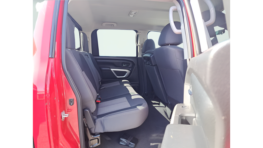 Used 2022 Nissan Titan SV AWD/4WD image 12