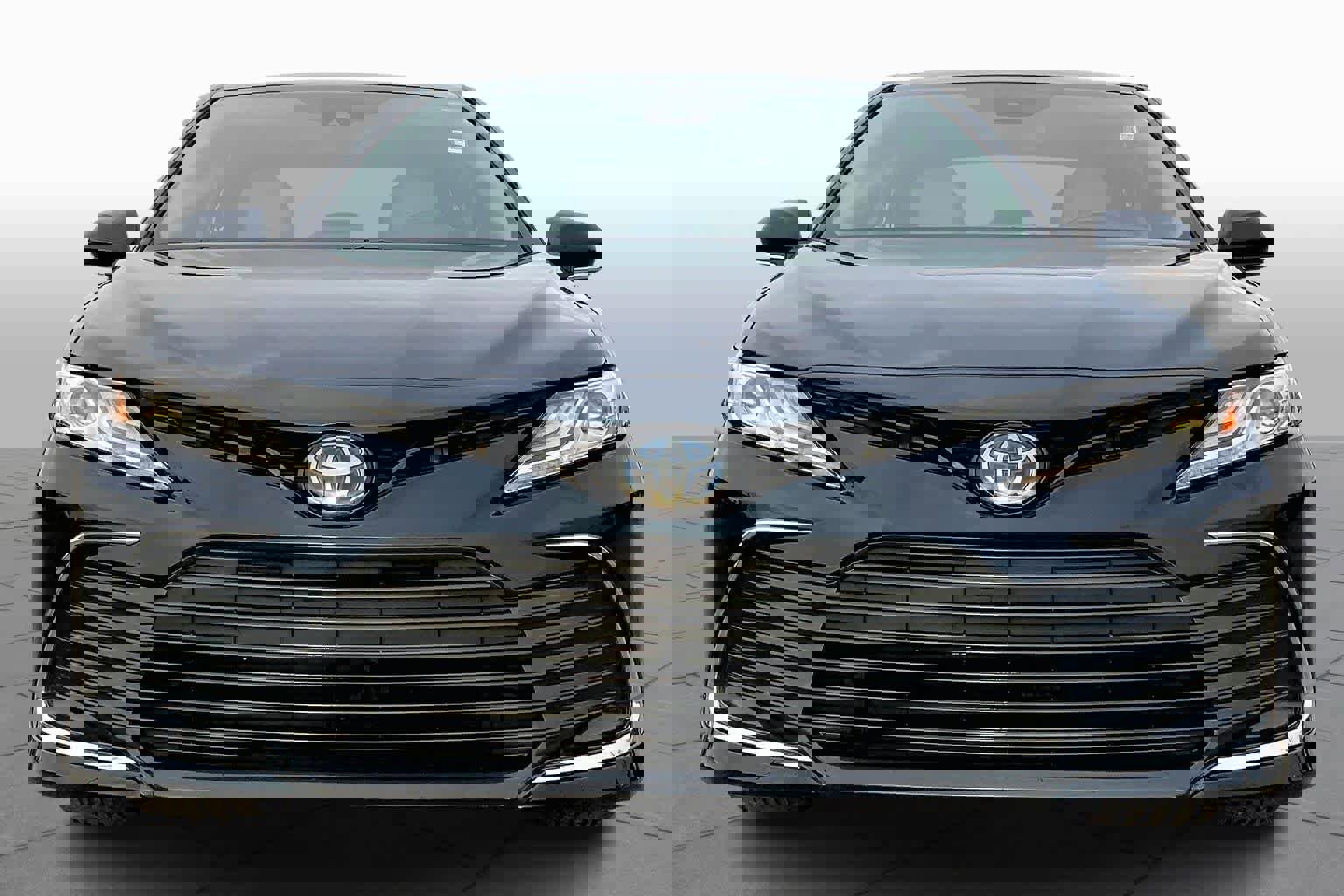 Used 2021 Toyota Camry XLE image 4