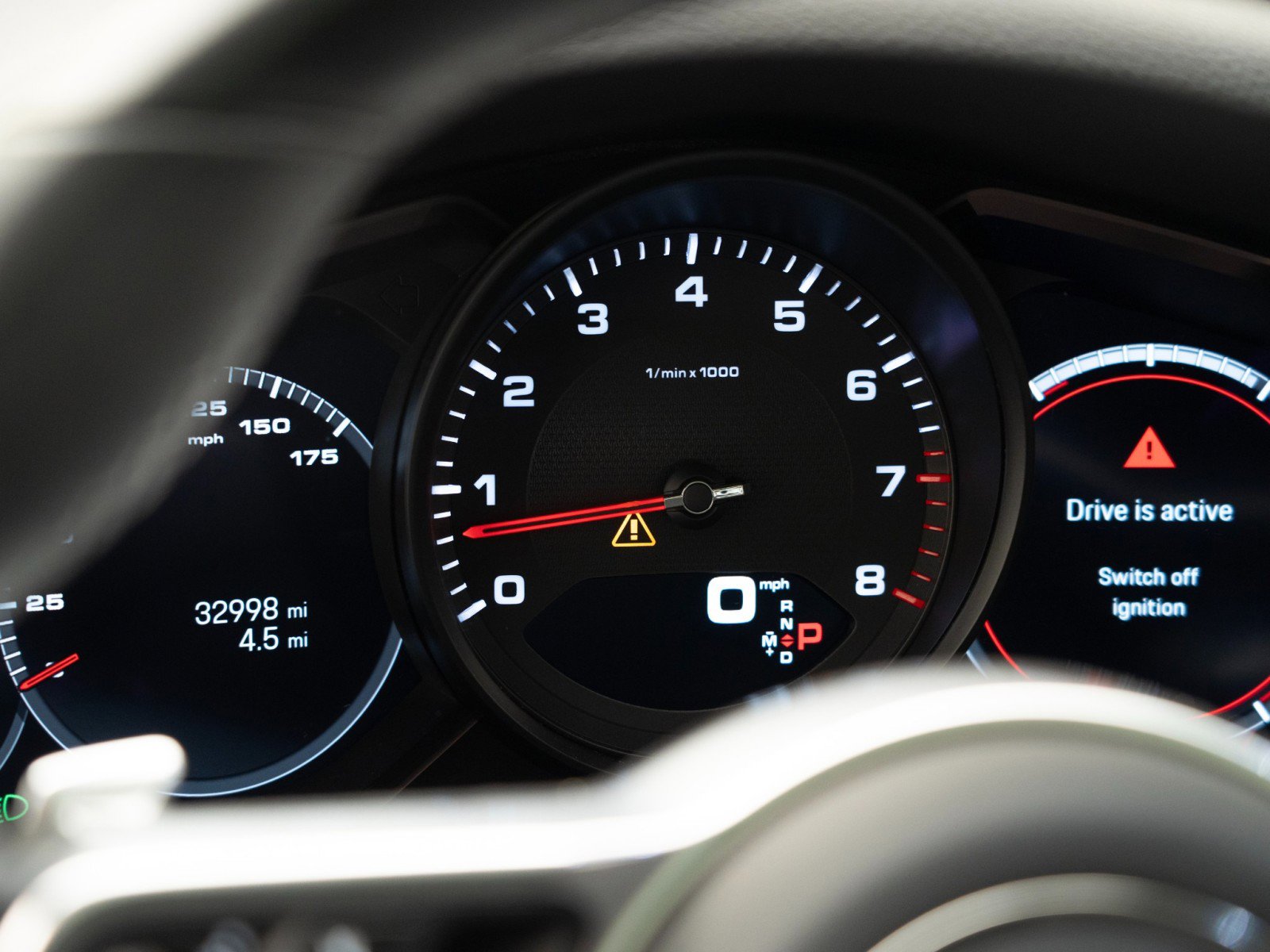 Certified 2022 Porsche Cayenne Platinum Edition image 24