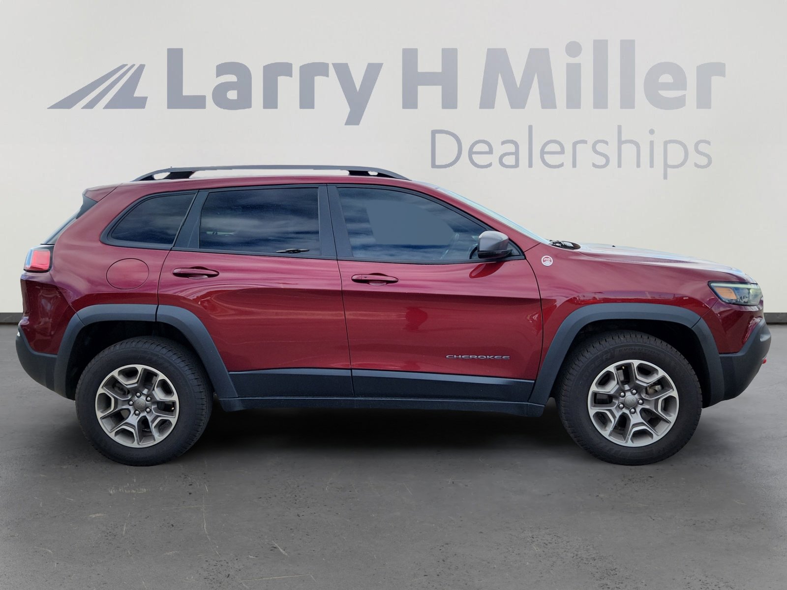 Used 2020 Jeep Cherokee Trailhawk w/ Cold Weather Group image 6