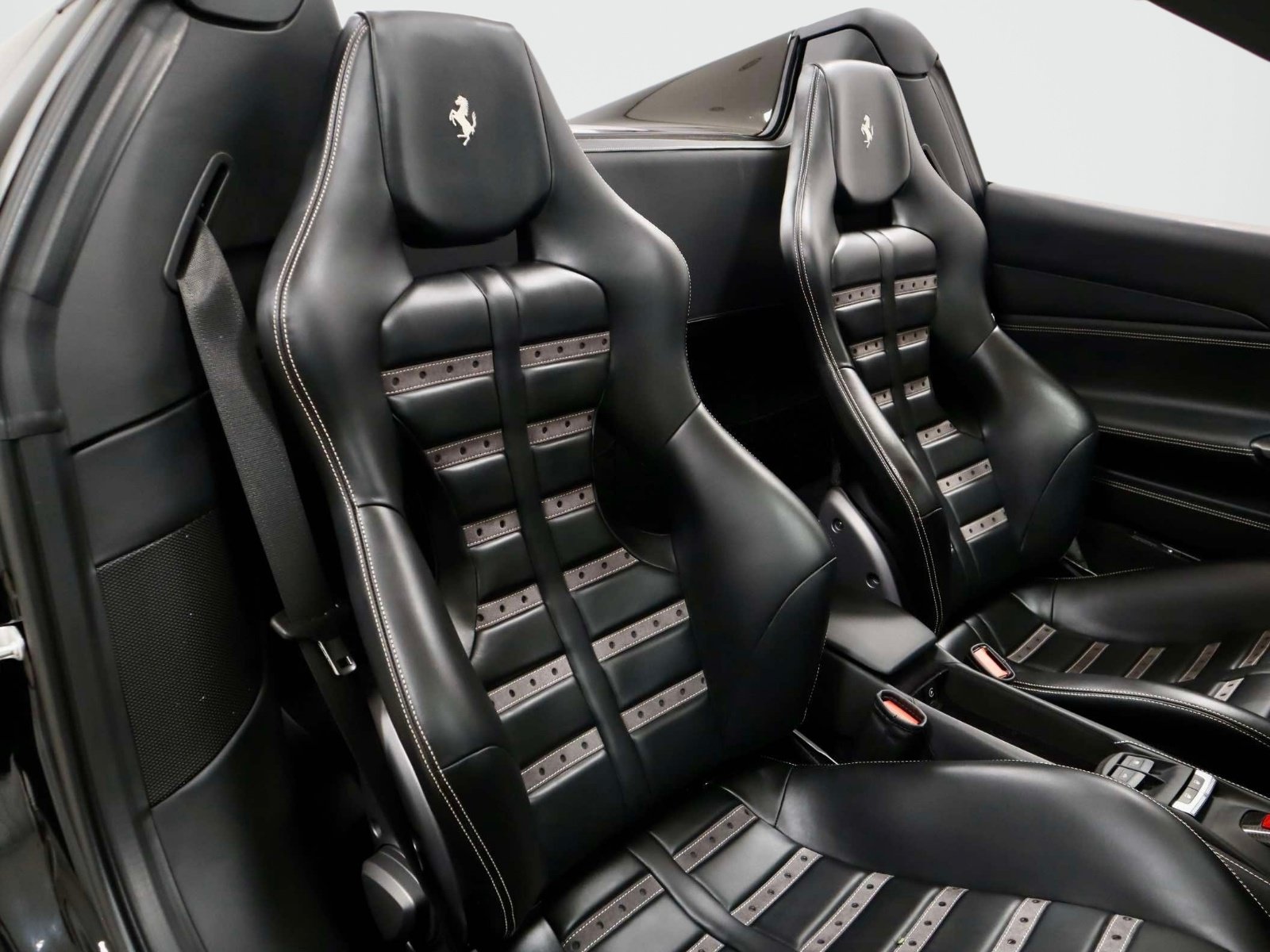Used 2018 Ferrari 488 Spider RWD image 18