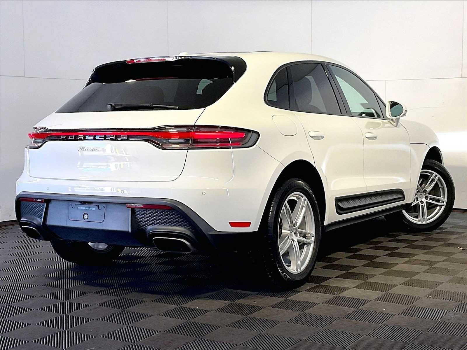 Certified 2023 Porsche Macan AWD/4WD image 7