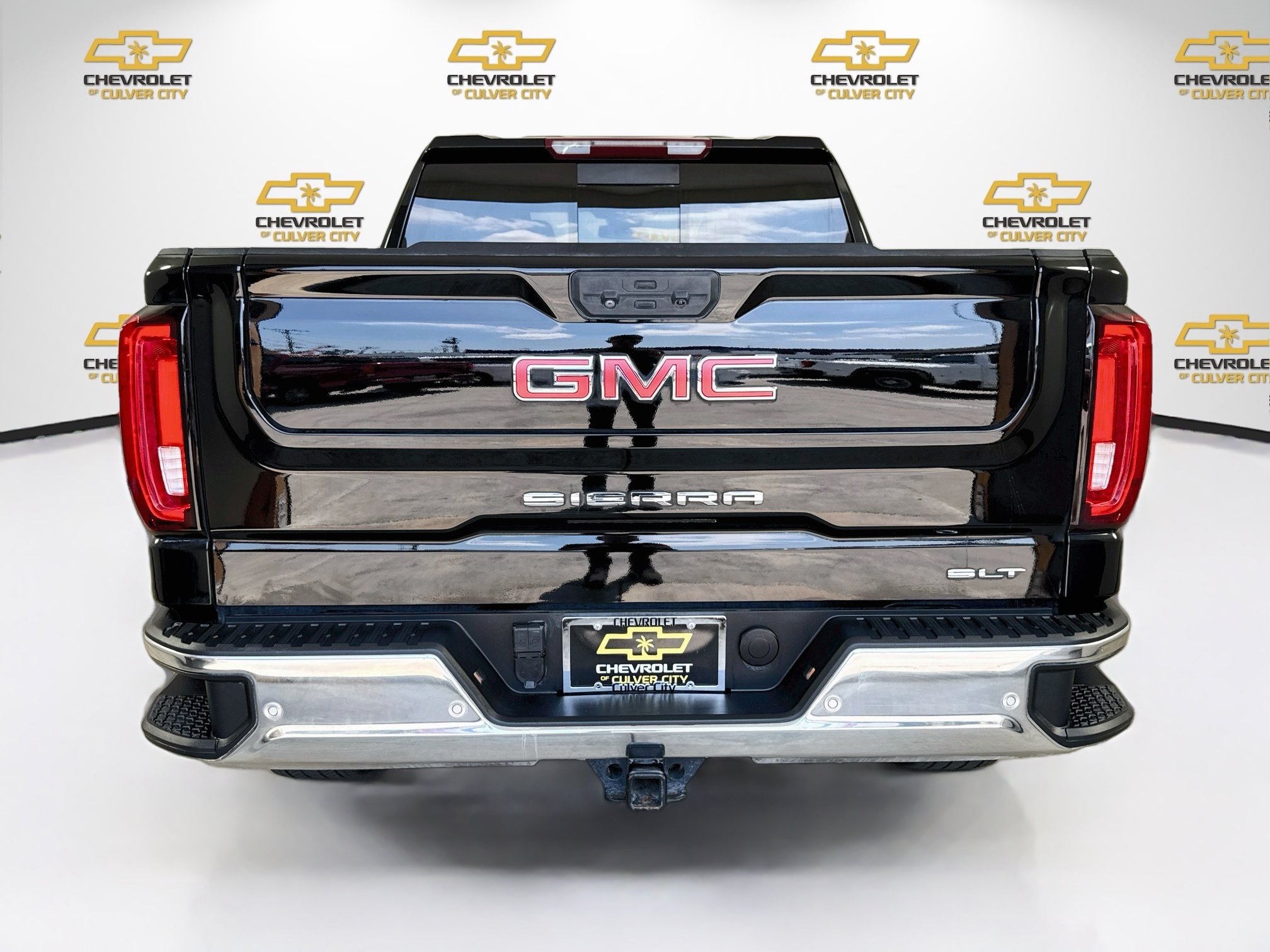 Used 2023 GMC Sierra 1500 SLT w/ SLT Premium Plus Package AWD/4WD image 7