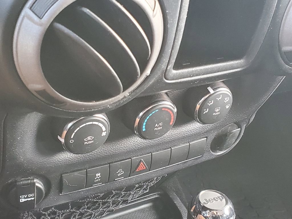 Used 2015 Jeep Wrangler Unlimited Sport w/ Connectivity Group image 23