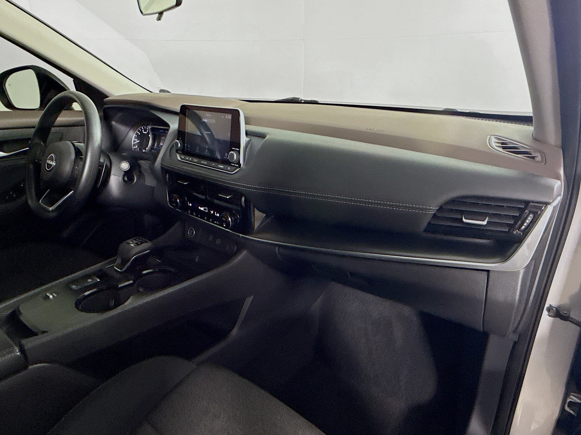 Used 2023 Nissan Rogue SV FWD image 34