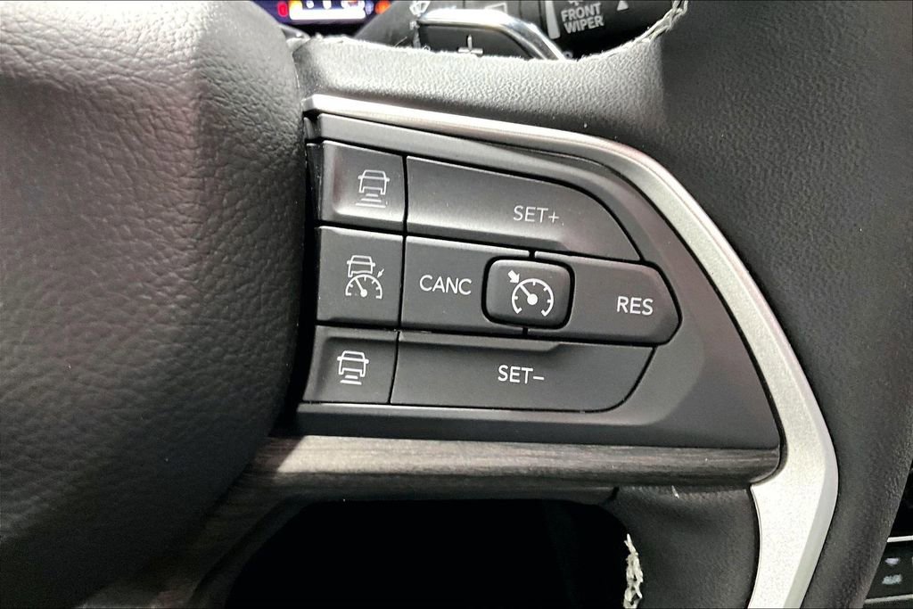 Used 2025 Jeep Grand Cherokee Limited image 25