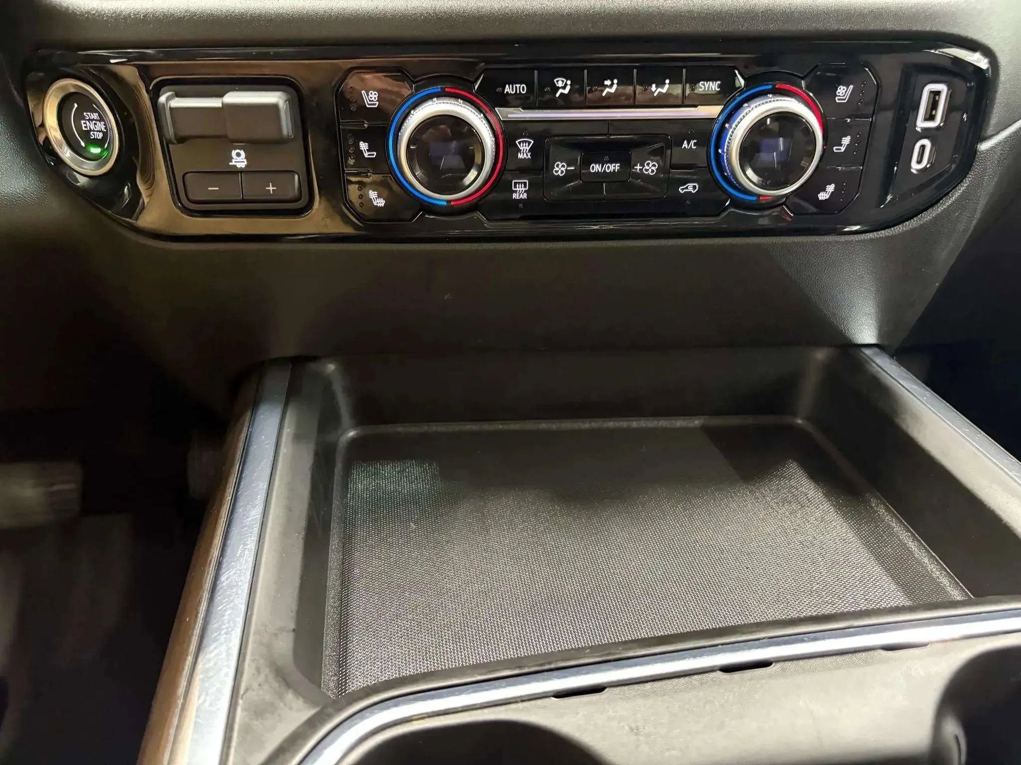 Used 2024 GMC Sierra 2500 SLT w/ SLT Convenience Package image 27