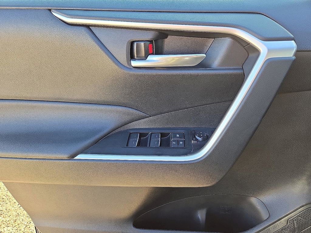 Used 2025 Toyota RAV4 XLE image 21