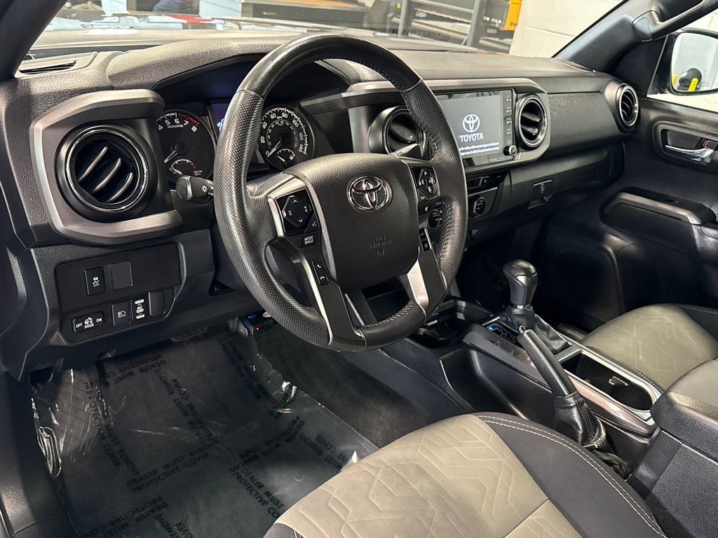 Used 2021 Toyota Tacoma TRD Sport AWD/4WD image 5