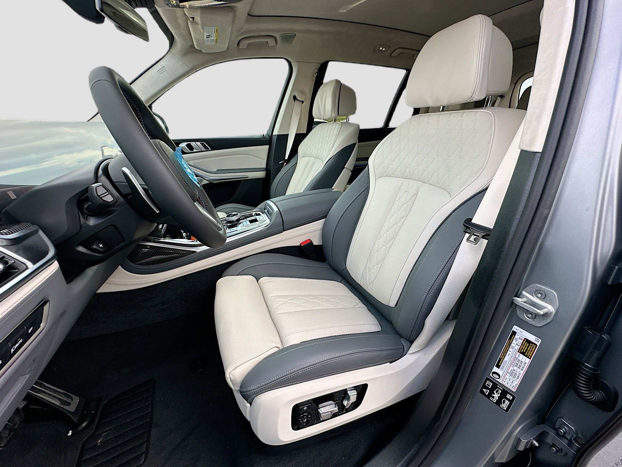 New 2026 BMW X7 M60i image 15