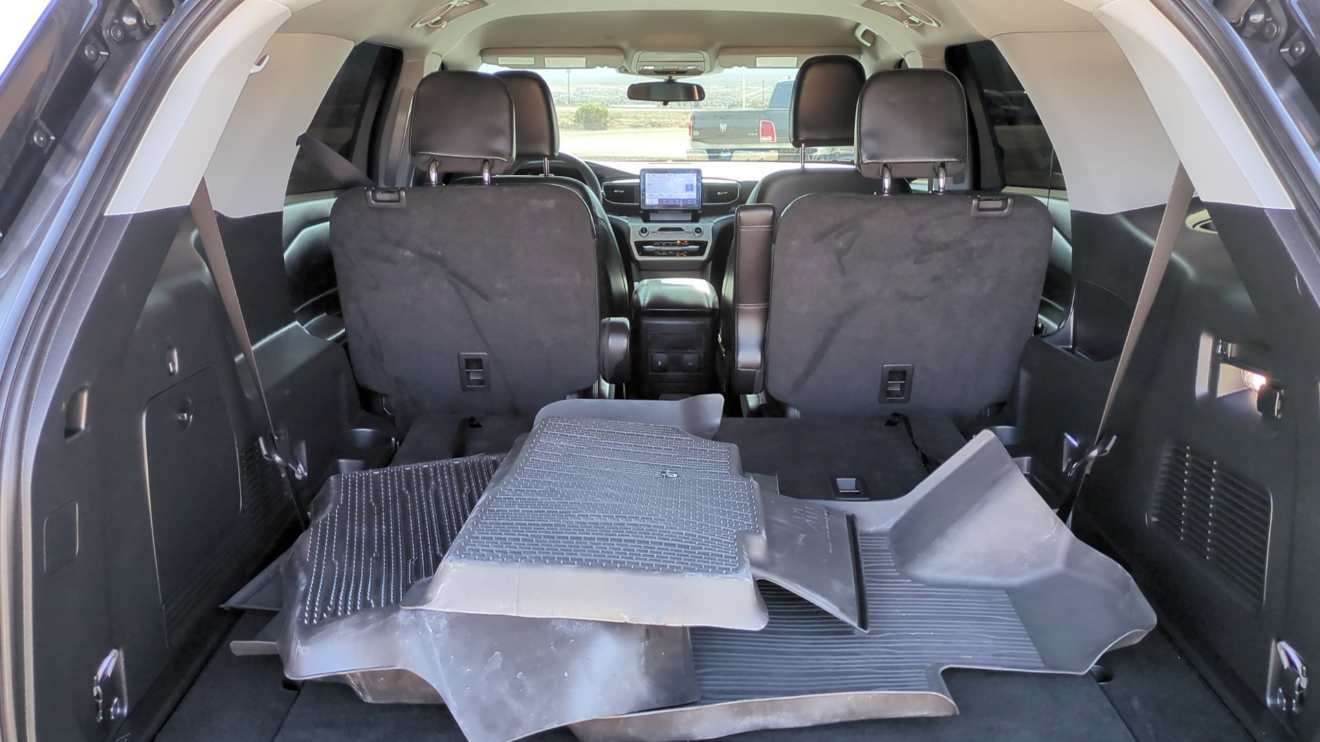 Used 2024 Ford Explorer XLT w/ Equipment Group 202A AWD/4WD image 26