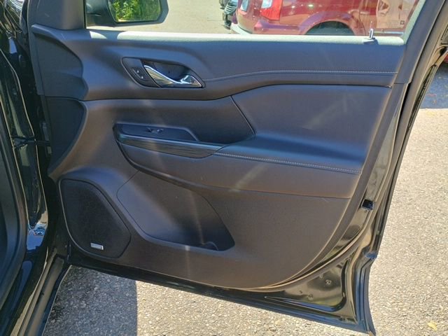 Used 2023 GMC Acadia SLT image 12