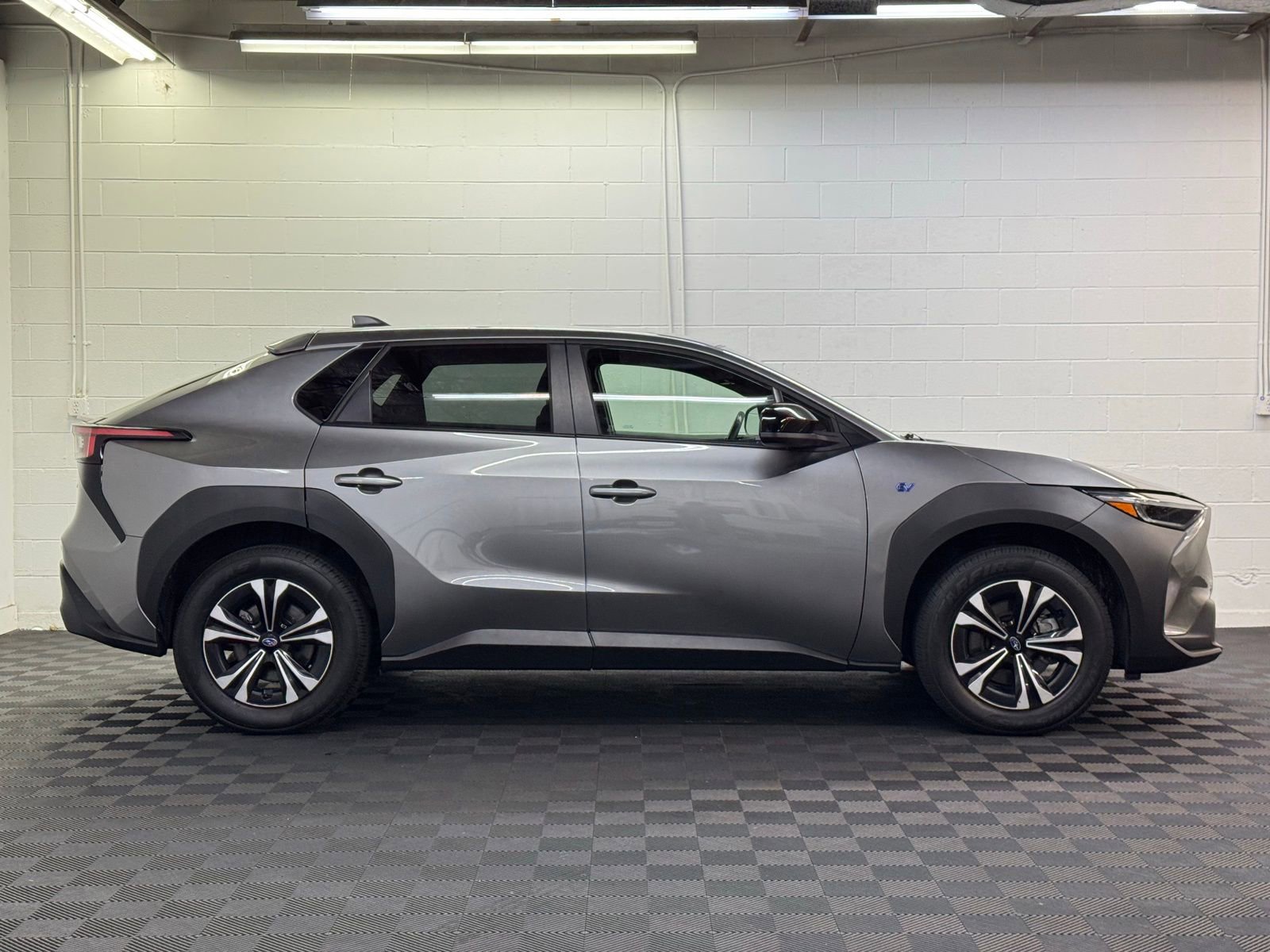 Used 2023 Subaru Solterra AWD image 4