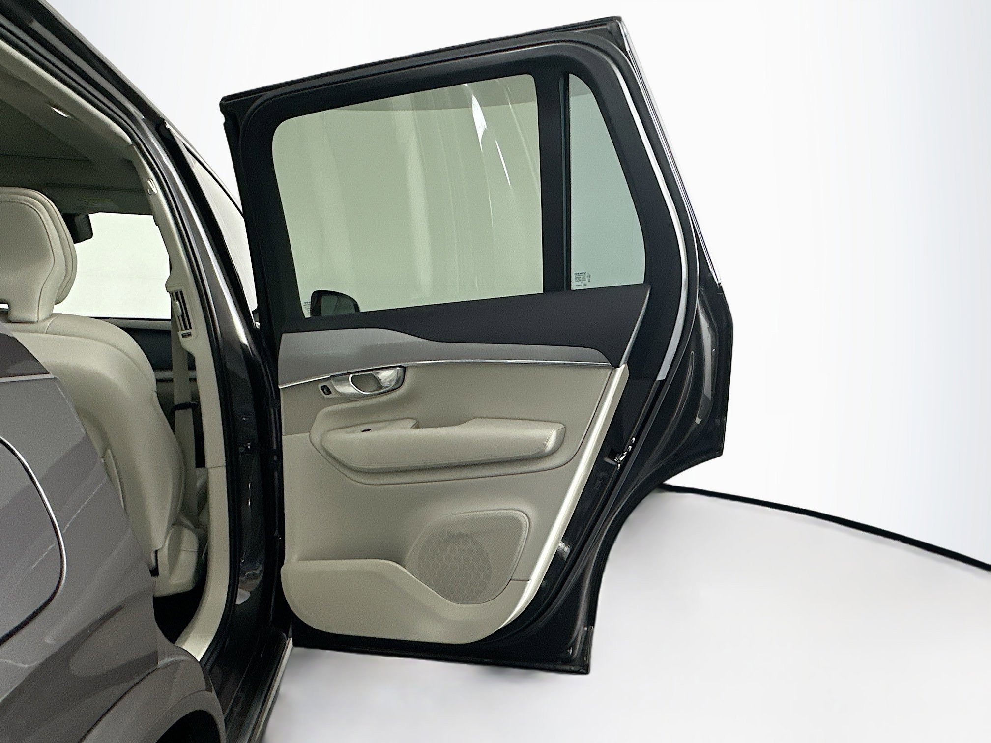 Used 2024 Volvo XC90 B5 Core w/ Protection Package Premier image 33