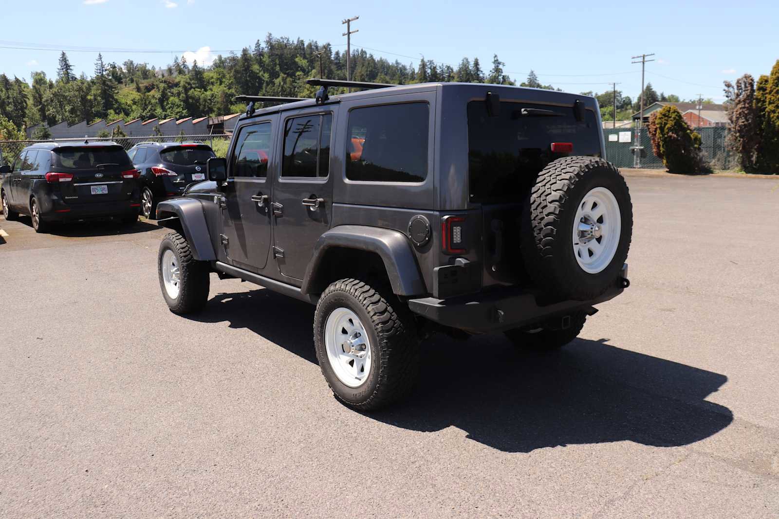 Used 2016 Jeep Wrangler Unlimited Sahara AWD/4WD image 7